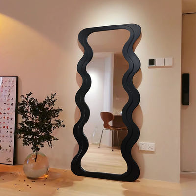 OEM Floor Wavy Standing Mirror Black Ornate Wooden Frame รูปทรงไม้ประดับสีดํา