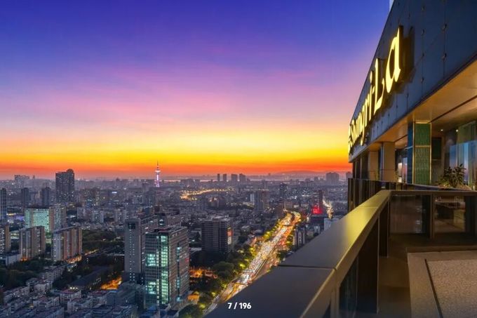 กรณี บริษัท ล่าสุดเกี่ยวกับ แชงกริลา โรงแรม 5 ดาวที่อลังการ มีห้องพักหรูหรา และวิวเมืองที่น่าทึ่ง  0